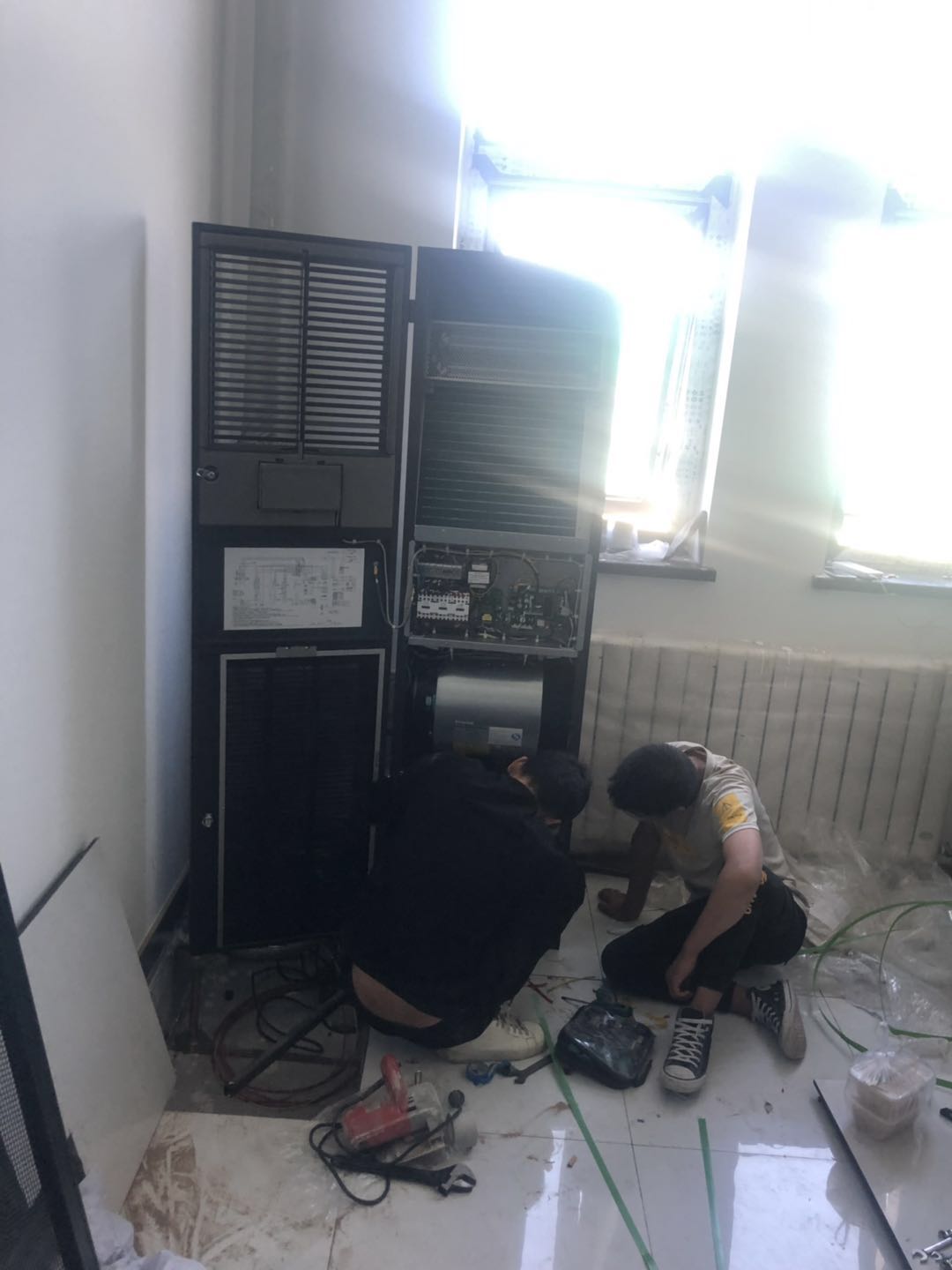北京儿童医院后勤机房维谛精密空调安装